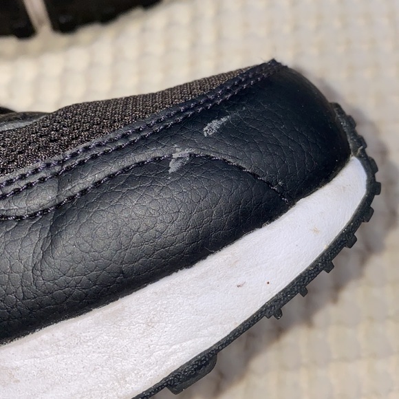 Nike Air Max Excee Men’s Black and White Sneaker Shoes - Picture 6 of 8